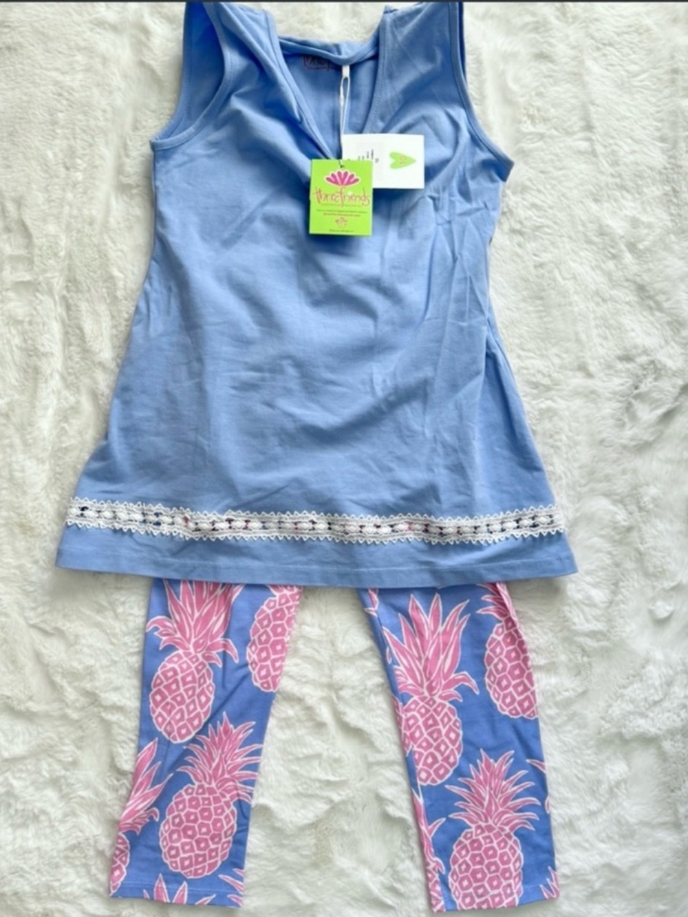 NWT Three Friends Lola Capri Set